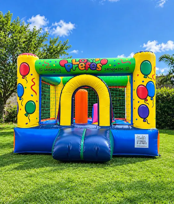 Inflable de Los Prefes en un jardín
